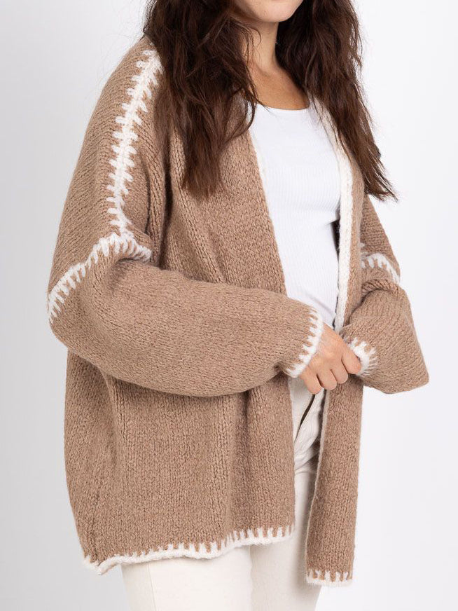 Schicke Strickjacke mit weißen Akzenten für den Alltags-Style