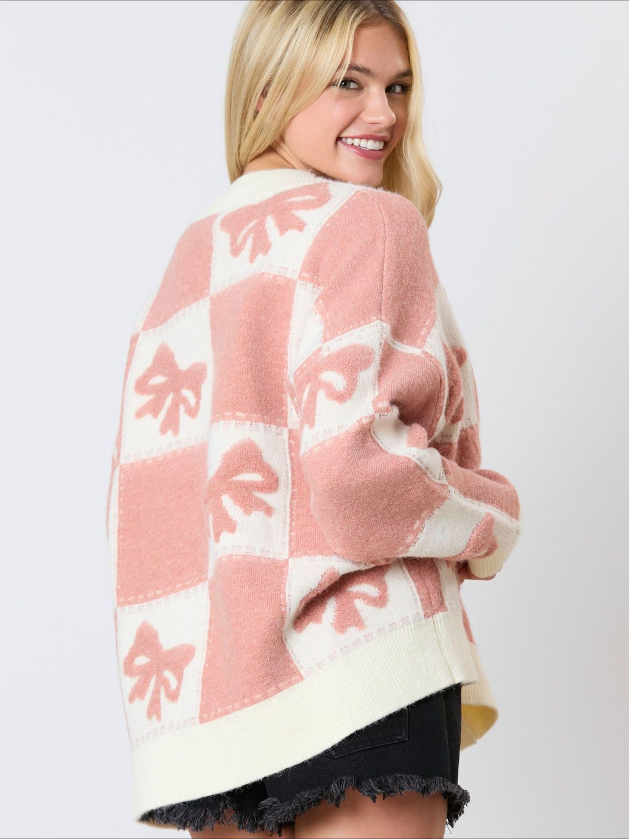 Verspielter Damen Cardigan mit Palmenmotiv für Frühlingsausflüge