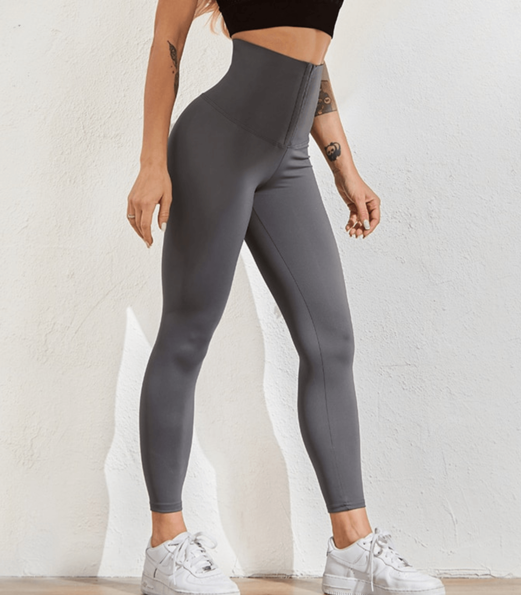 Form & Glanz: Hochtaillierte Shapewear Leggings