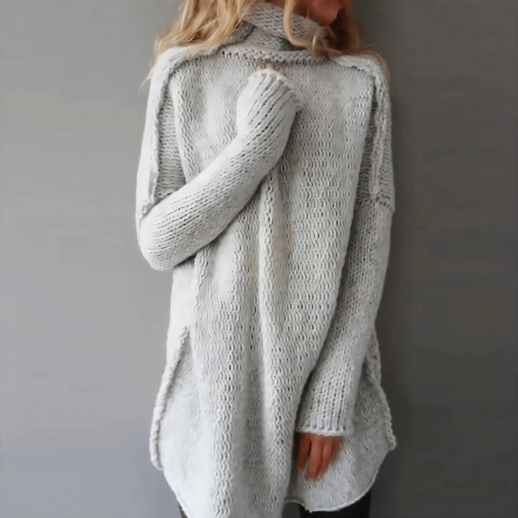 Grace ~ Handgestrickter Pullover mit Zopfmuster