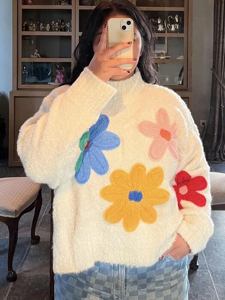 Schicker Stylischer Weißer Strickpullover Mit Blumenmuster Für Frauen