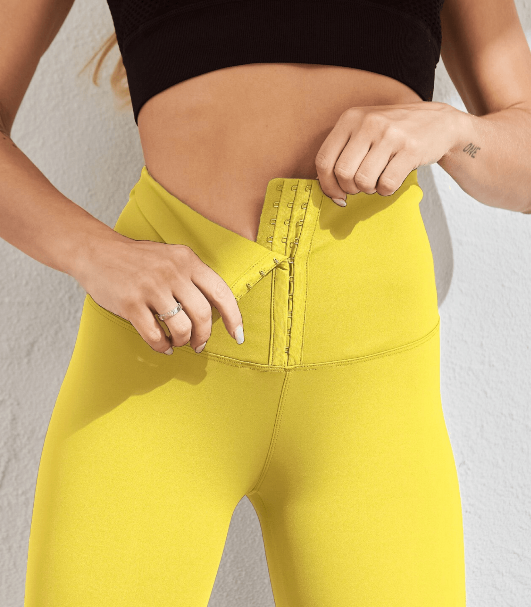 Form & Glanz: Hochtaillierte Shapewear Leggings