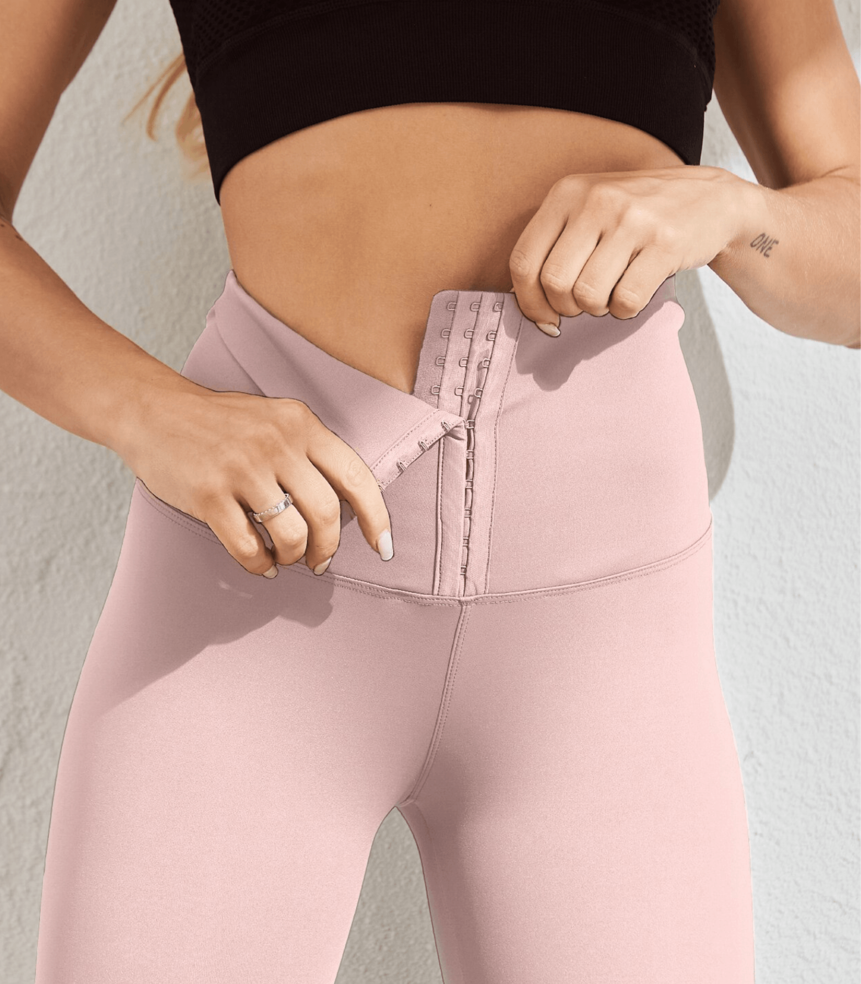 Form & Glanz: Hochtaillierte Shapewear Leggings