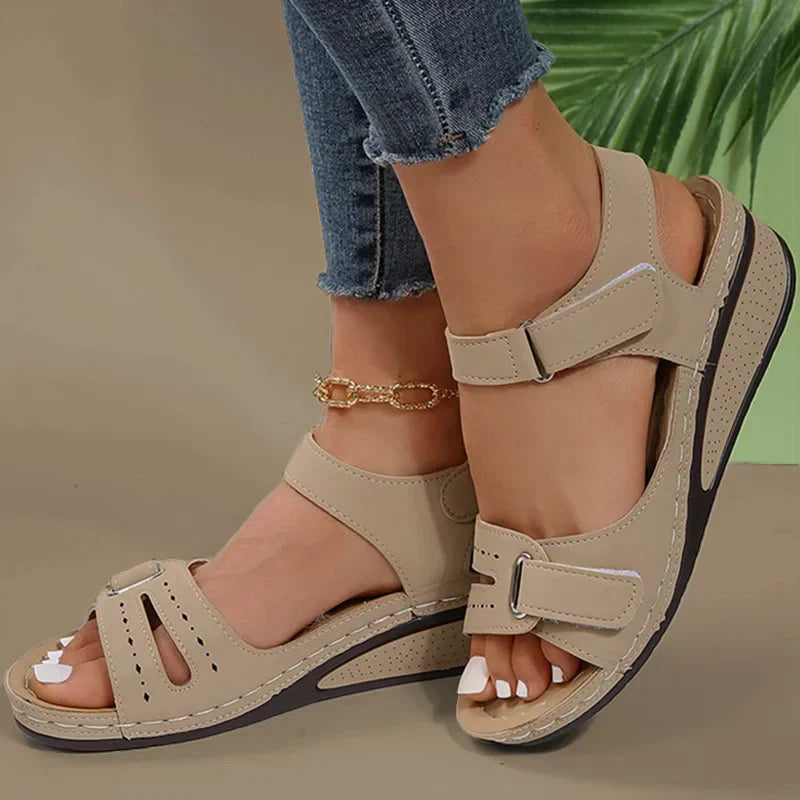 Braune Keilabsatz-Sandalen - Cora