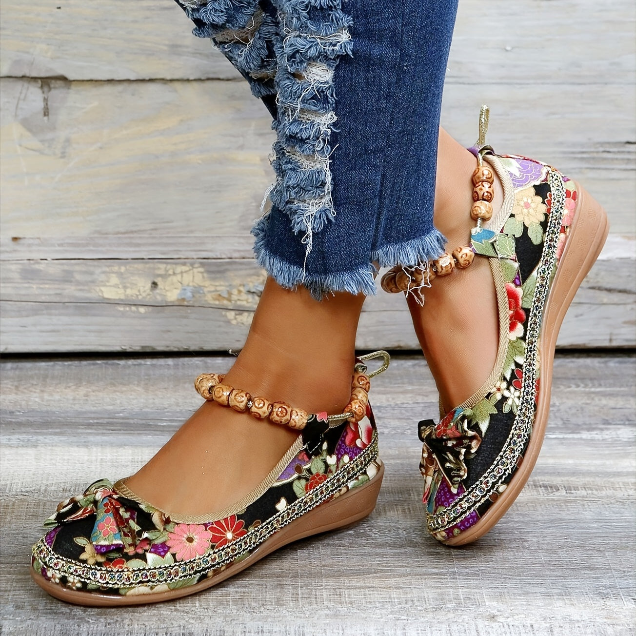 Flache Damenschuhe mit Blumendruck