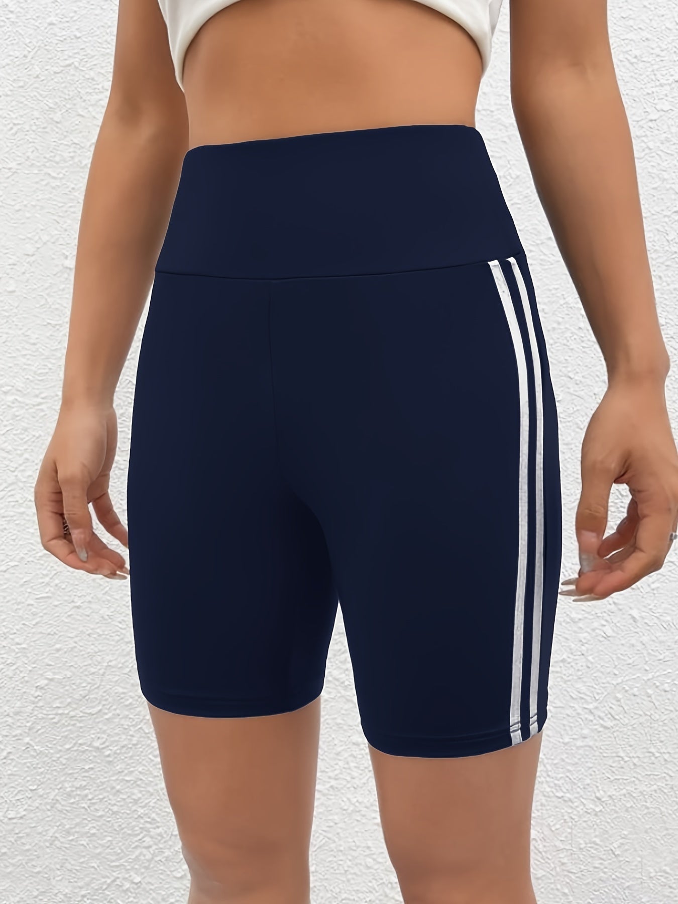 Schwarze gestreifte Yoga Shorts - Luna