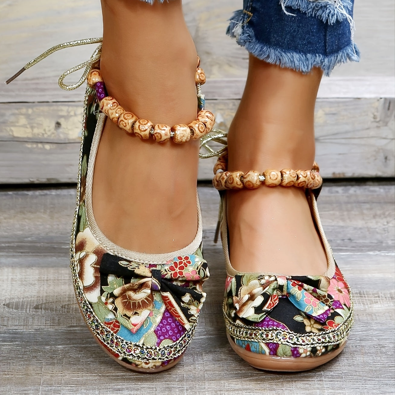 Flache Damenschuhe mit Blumendruck