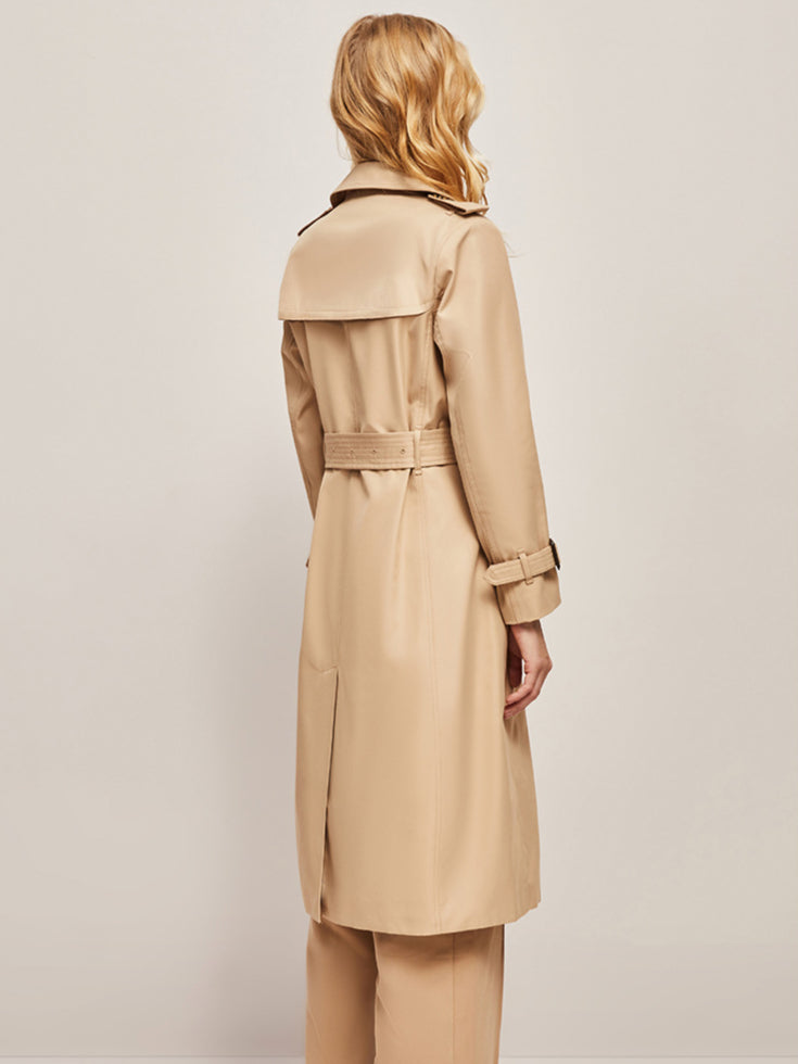 Eleganter klassischer langer Trenchcoat