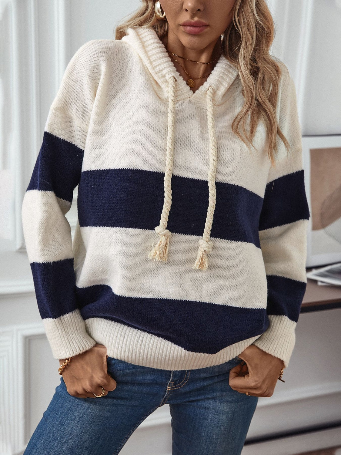 Gestreifter Strickpullover Mit Kapuze Für Frauen