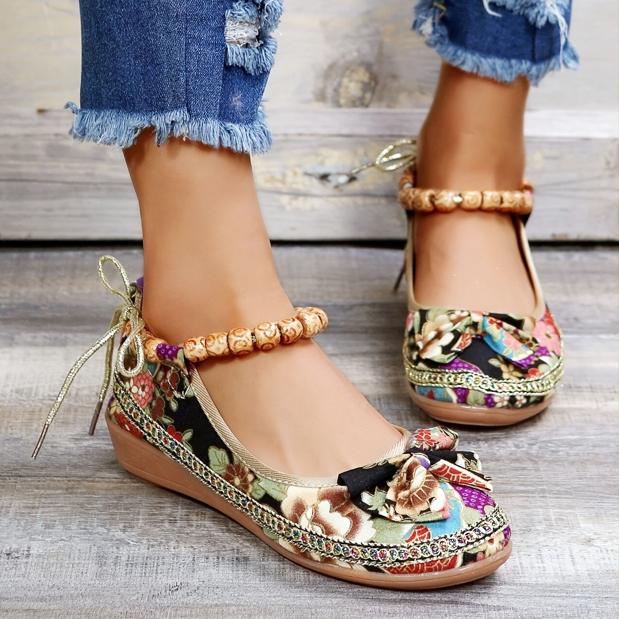 Flache Damenschuhe mit Blumendruck