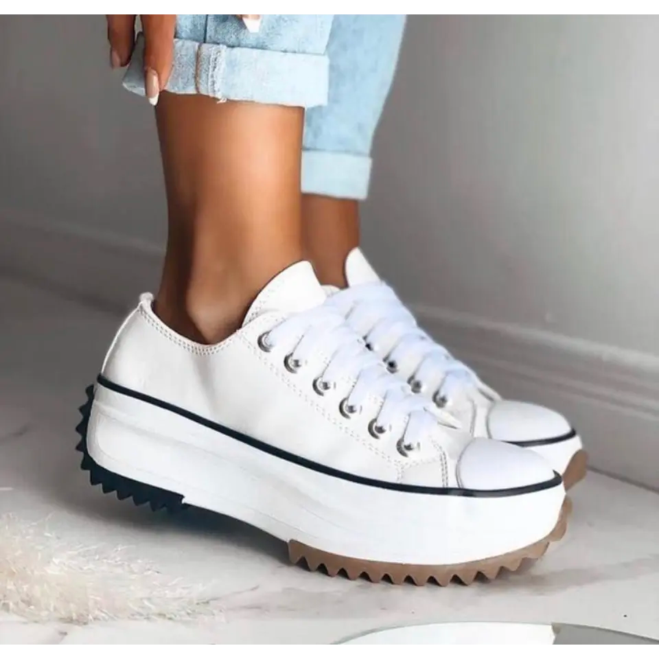 Plateausneaker Mit Modernen Details Für Frauen