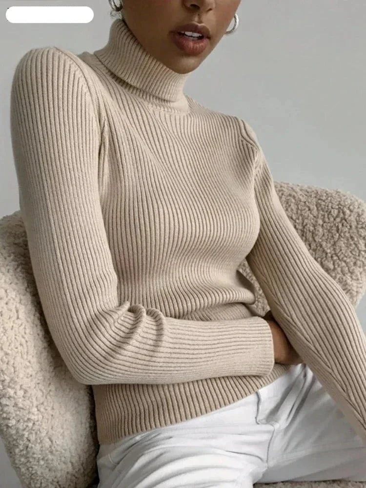 Eleganter gestrickter Rollkragenpullover - Perfekte Grundlage