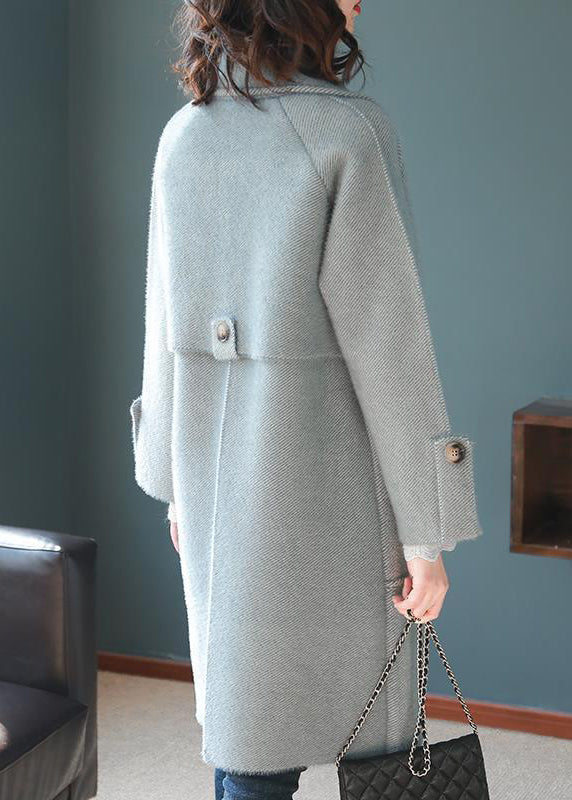 Thea | Lässiger hellblauer Trenchcoat mit Revers und Taschen aus dicker Wolle