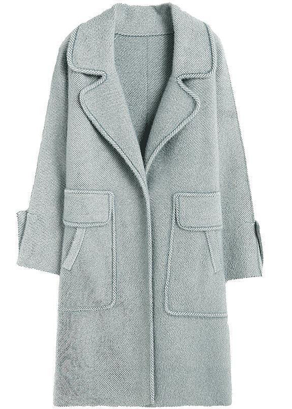 Thea | Lässiger hellblauer Trenchcoat mit Revers und Taschen aus dicker Wolle