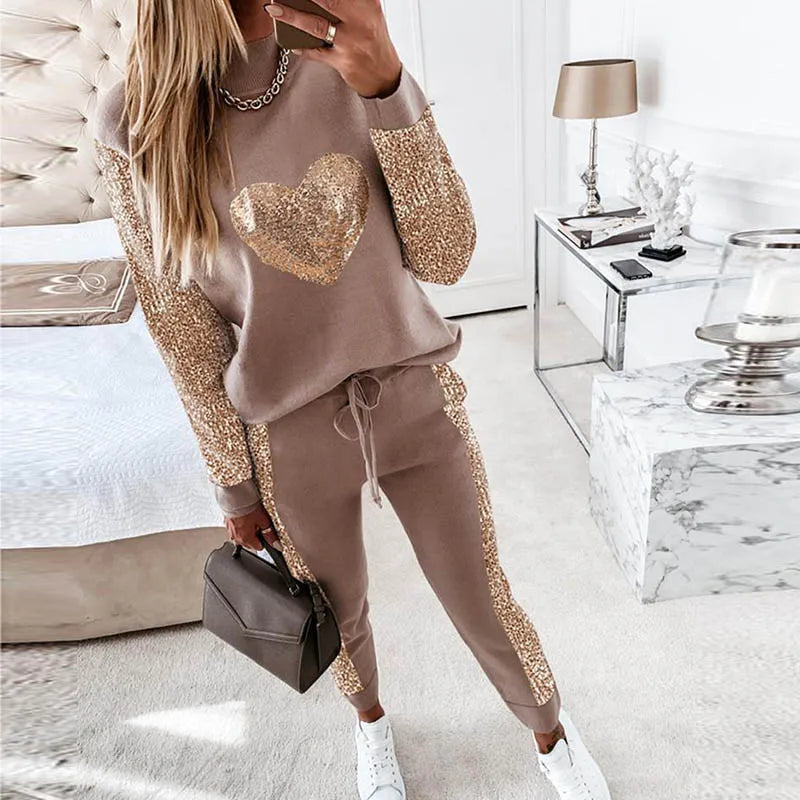 Stylisches Set aus Jogginghose und Pullover für Frauen