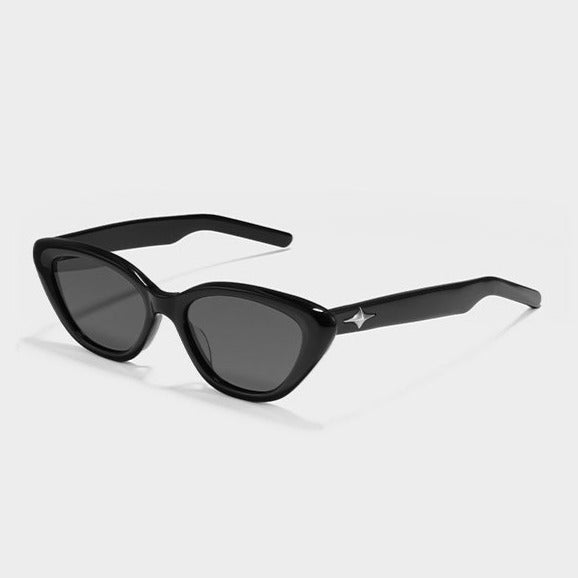 Schwarze Sonnenbrille mit auffälligem Sternenhimmel