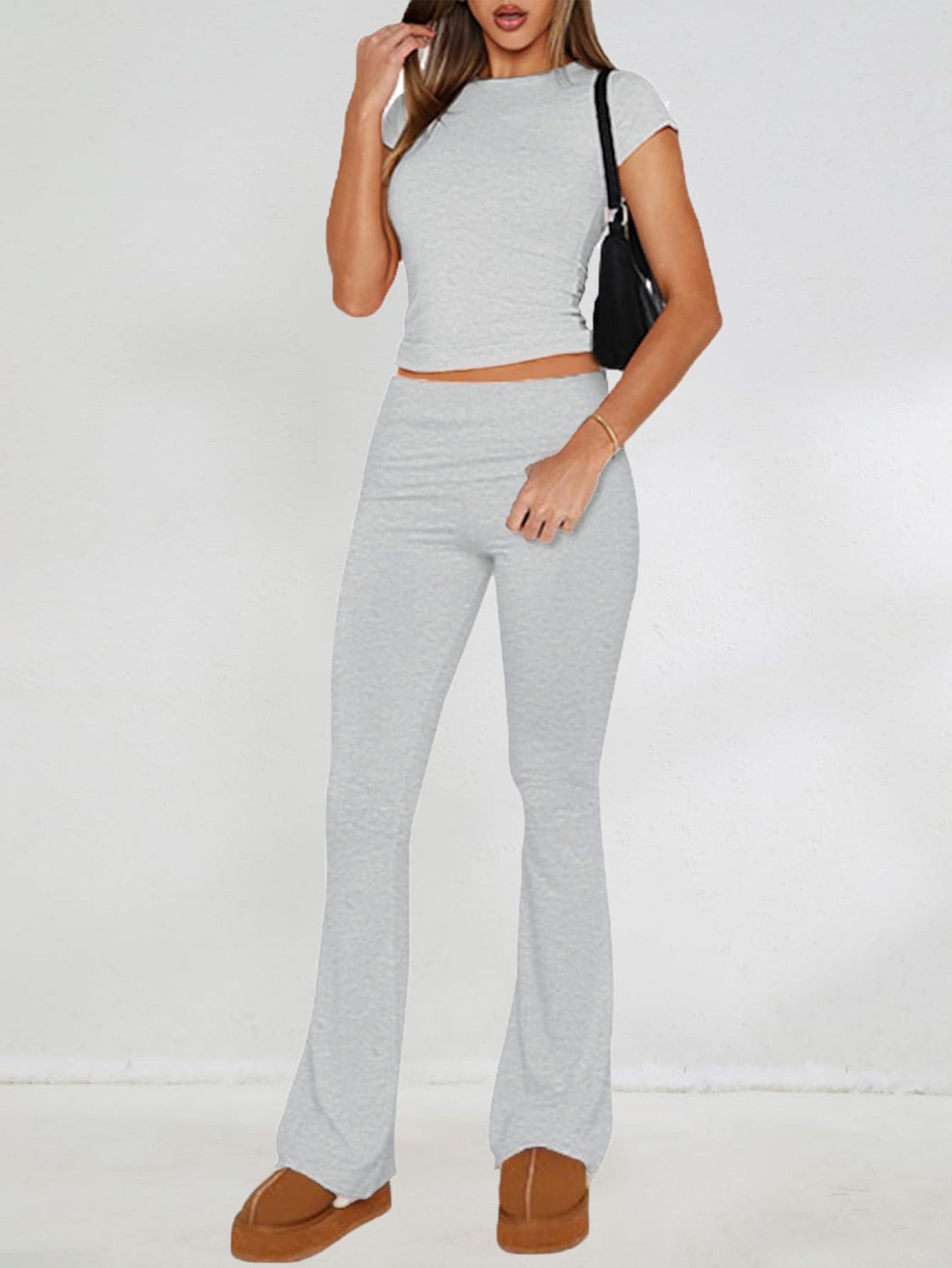 Schickes Slim Fit Set: Kurzarm Graues Crop Top und Hose