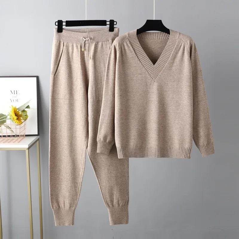 Set mit luxuriösem Pullover und passender Hose