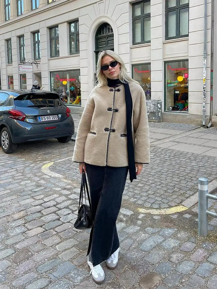 Flauschiger langer Mantel mit geräumigen Taschen und weichem, warmem Stoff für Frauen