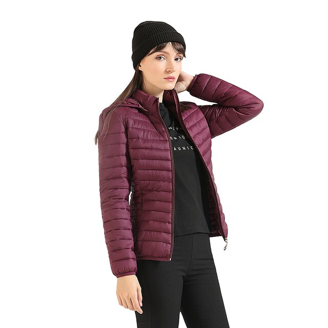 Warme Winterjacke mit Kapuze für Frauen