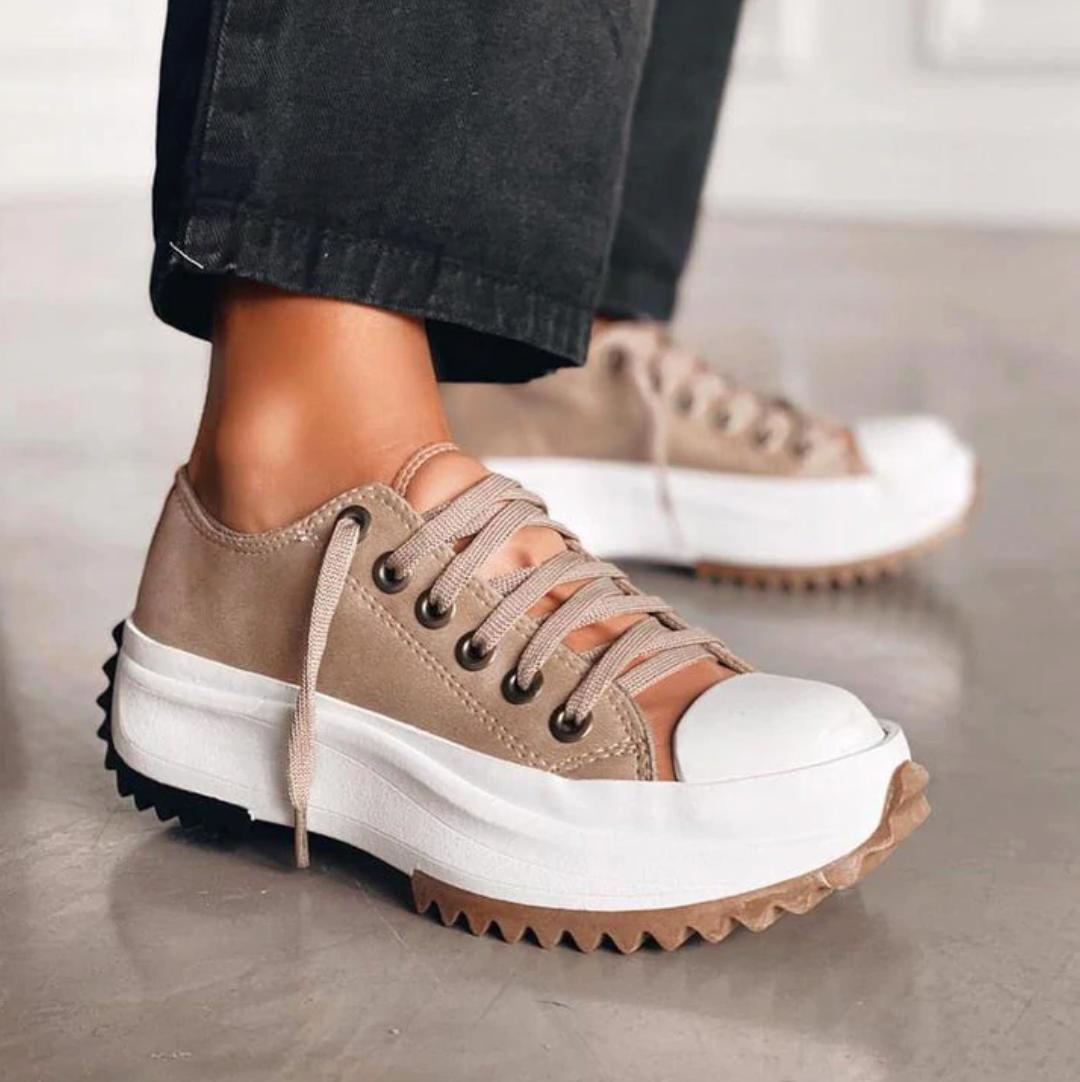 Plateausneaker Mit Modernen Details Für Frauen