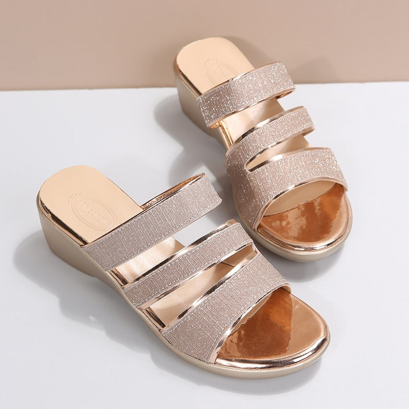 Mia - Goldene Komfortsandalette