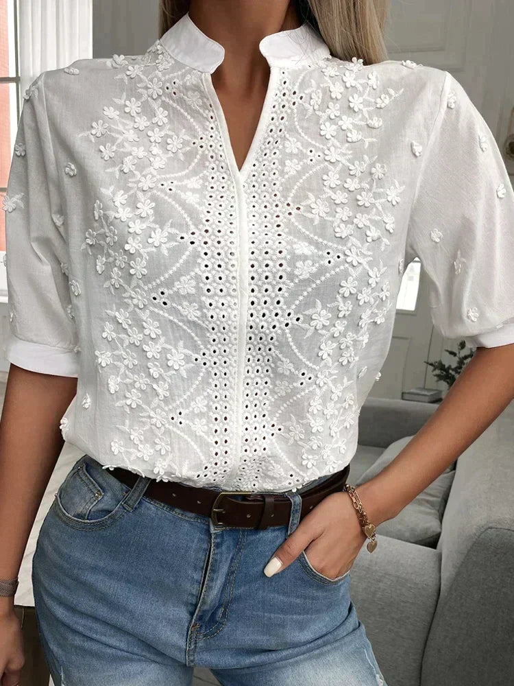 Elegante weiße Bluse mit floralem Muster für Frauen