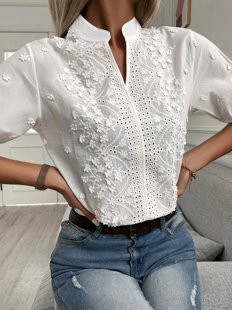 Elegante weiße Bluse mit floralem Muster für Frauen