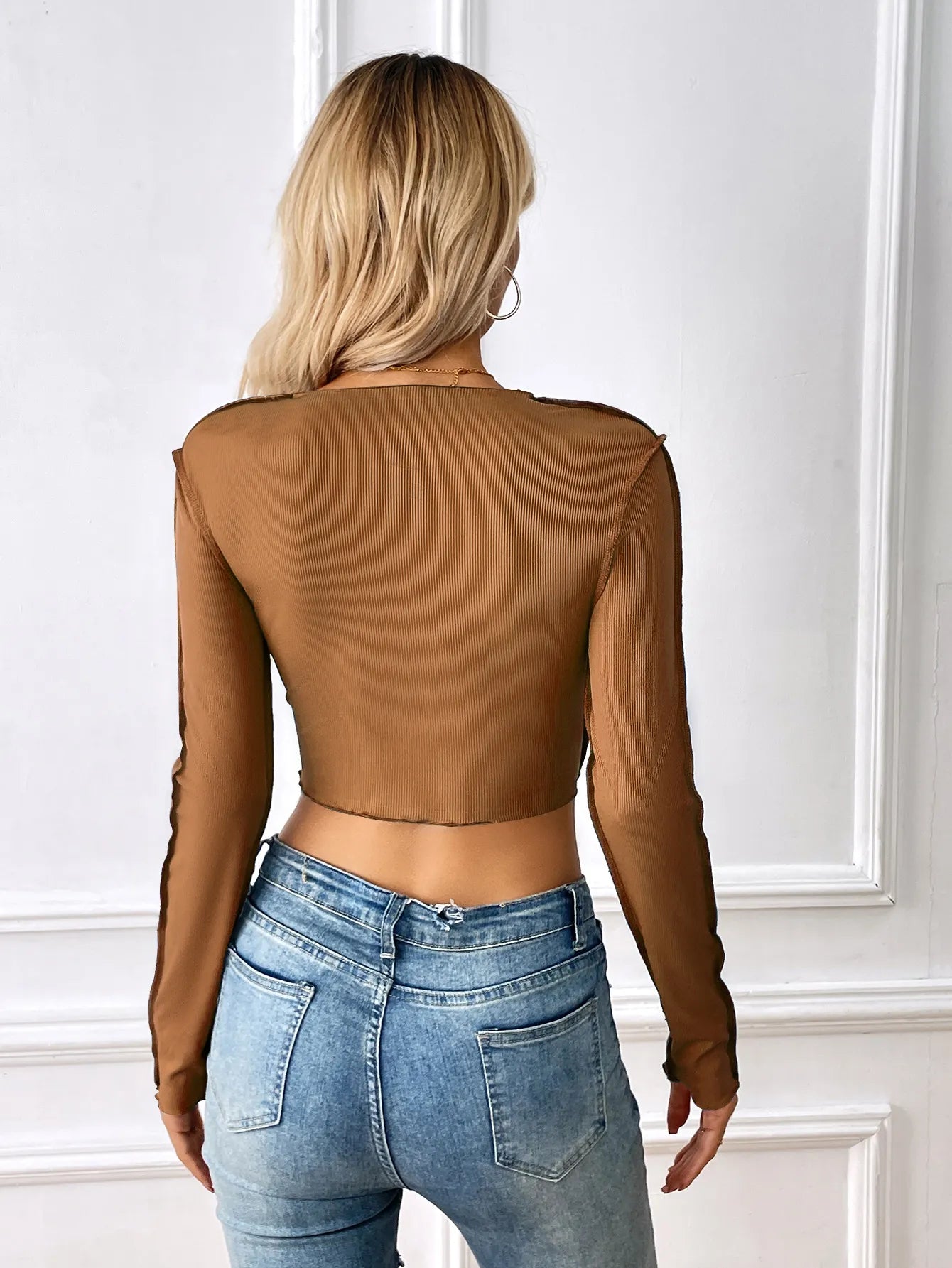 Elegantes Enganliegendes Langarm-Crop-Top für Frauen