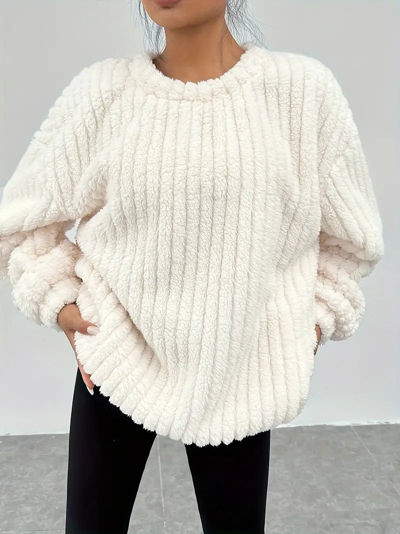 Gerippter Weißer Strickpullover Mit Minimalistischer Eleganz Für Frauen