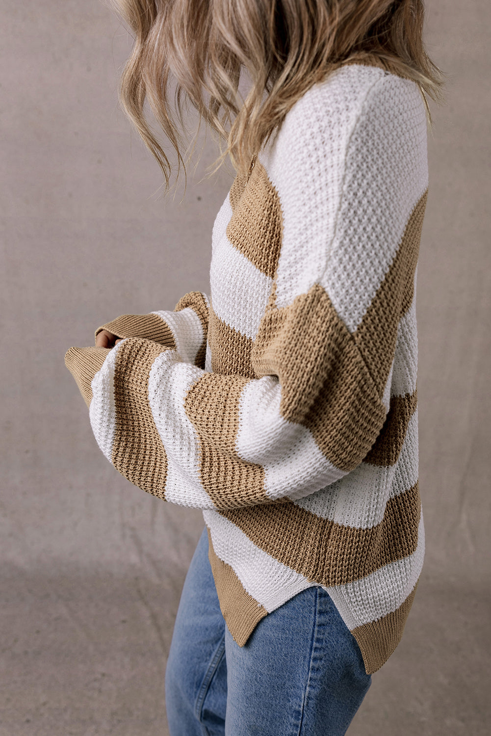 Gestreifter Strickpullover Mit Seitenschlitzen Für Frauen