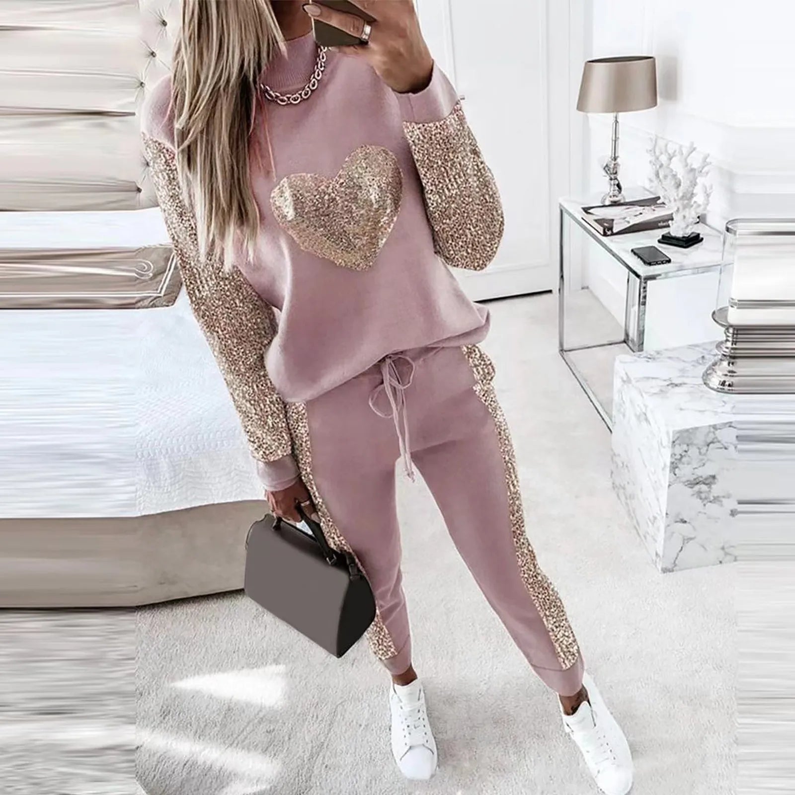 Stylisches Set aus Jogginghose und Pullover für Frauen