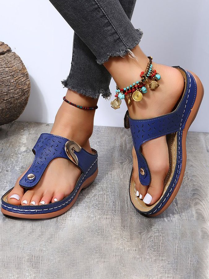 Ava - Blaue Flip-Flops mit Metallknopf