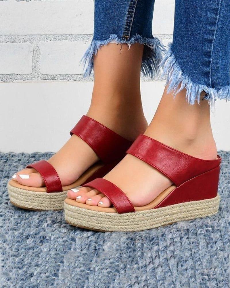 Sommerliche Keilsandalen aus Stroh für Frauen