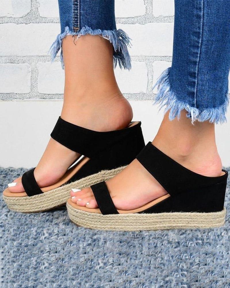 Sommerliche Keilsandalen aus Stroh für Frauen